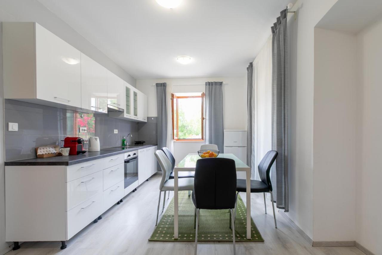 Apartments Kastel Pula Exterior photo